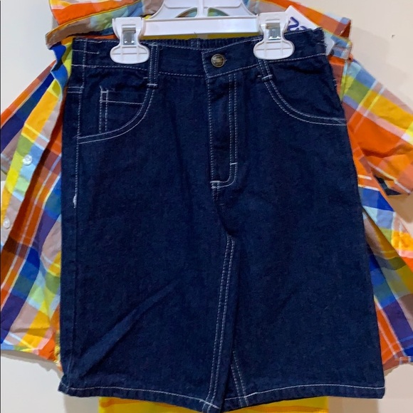 Short sleeve button up shirt w/ T and Jean shorts - Picture 4 of 5